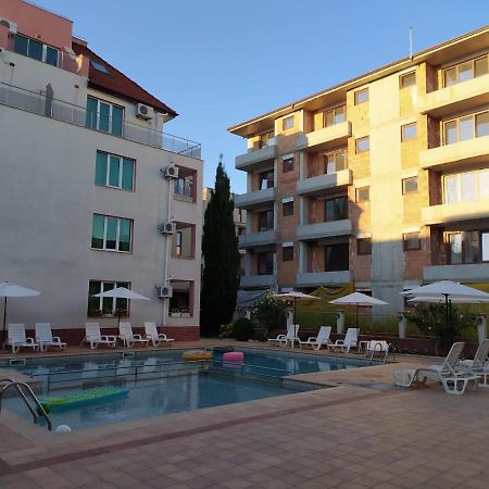 Apartment In Complex Tara 라브다 외부 사진