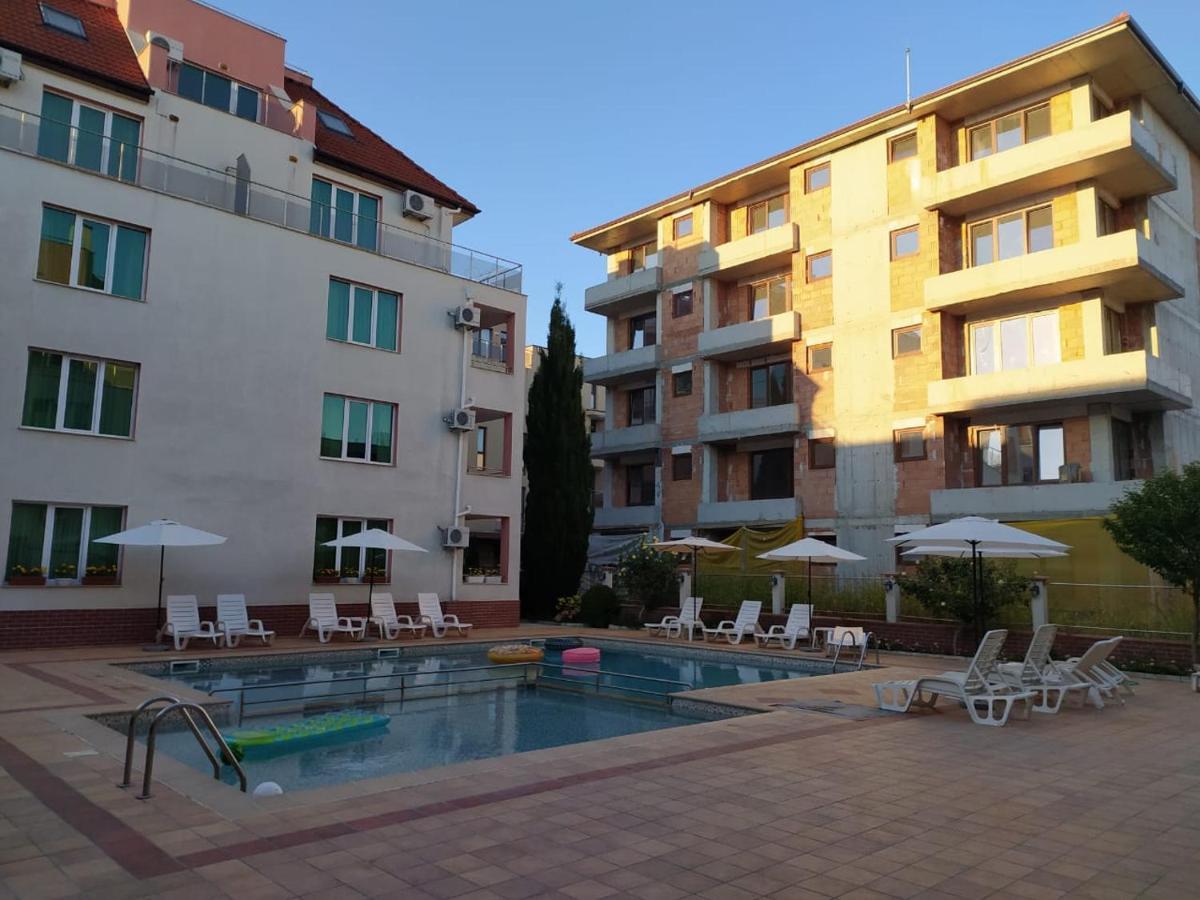 Apartment In Complex Tara 라브다 외부 사진