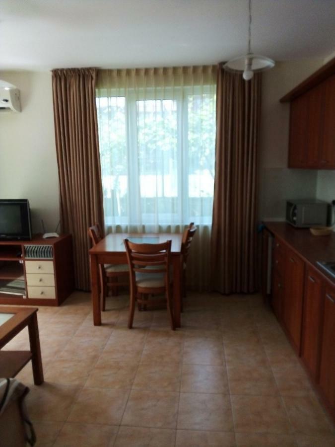 Apartment In Complex Tara 라브다 외부 사진